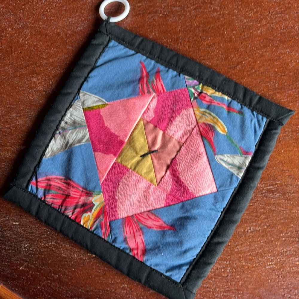 Vintage Handmade Patchwork Potholders With Rings - Picture 4 of 4